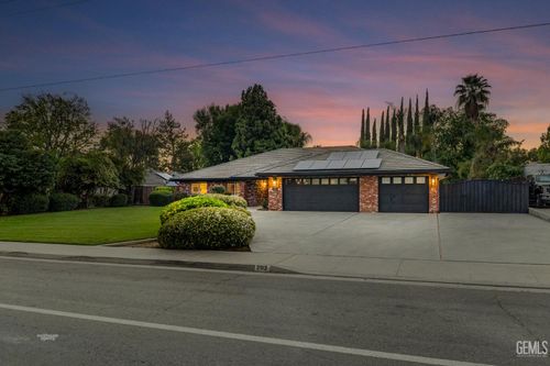 2113 Old Farm Rd, Bakersfield, CA, 93312-3519 | Card Image