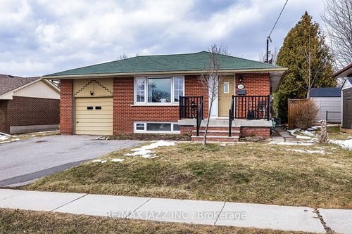 2-708 Newman Cres, Whitby, ON, L1N1M6 | Card Image