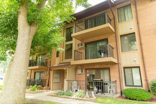 apt-8-7018 W 110th St, Worth, IL, 60482-1494 | Card Image