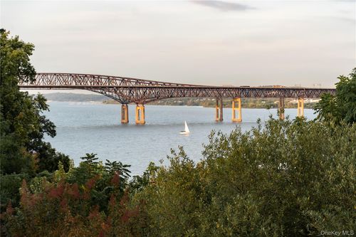 208 Montgomery St, Newburgh, NY, 12550-3639 | Card Image