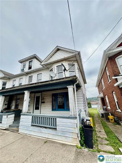 39 N 4th St, Bangor, PA, 18013-1809 | Card Image