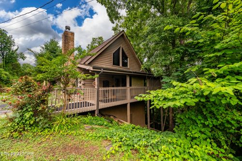 2123 Wingspan Dr, Sevierville, TN, 37876-8011 | Card Image