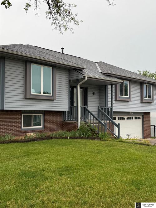 3432 Faye Dr, Bellevue, NE, 68123-2615 | Card Image