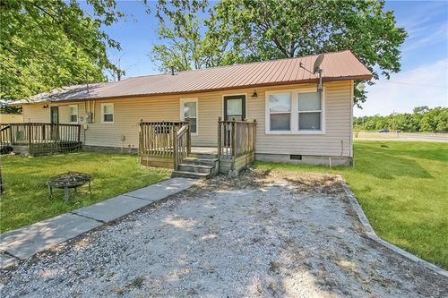 3916 Main St, Parsons, KS, 67357-8802 | Card Image