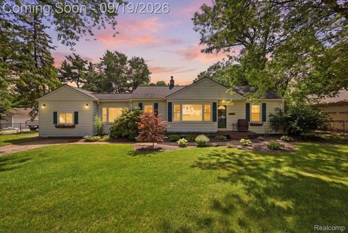 4401 Louella Dr, Waterford Twp, MI, 48329-4027 | Card Image