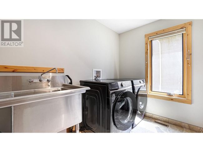 1910 Pineridge Dr, House other with 5 bedrooms, 3 bathrooms and 23 parking in Invermere BC | Image 46