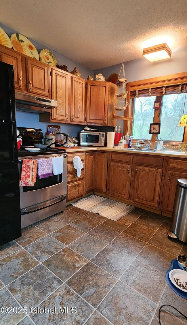 202 Birchmore Way, House other with 3 bedrooms, 2 bathrooms and 4 parking in Middle Granville NY | Image 8