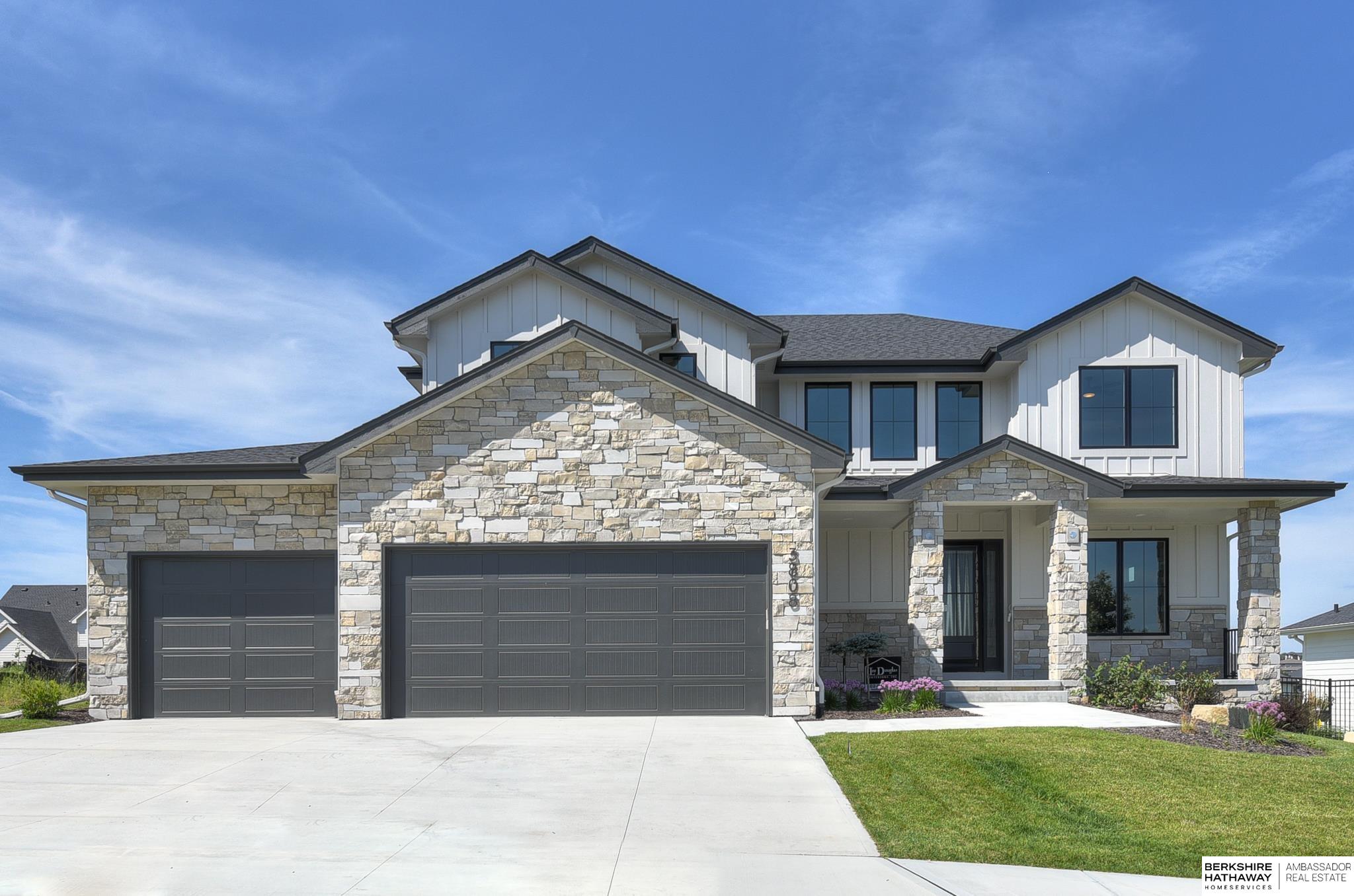 211th St, Elkhorn, NE 68022