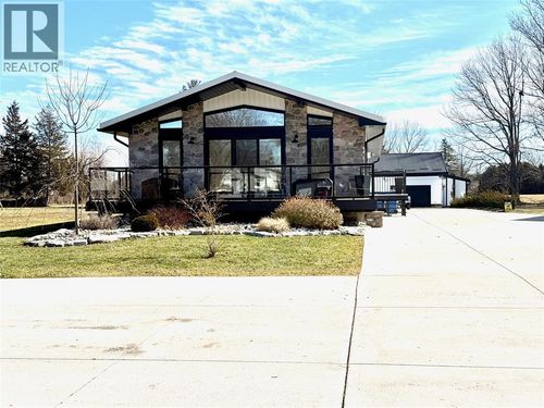 747 Broadway St, Wyoming, ON, N0N1T0 | Card Image