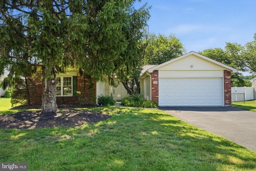 22 Delaware Ct, NEWTOWN, PA, 18940-1475 | Card Image
