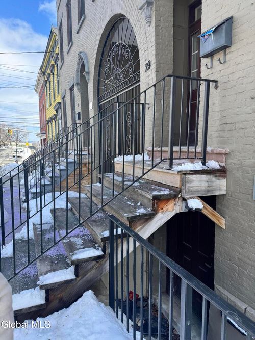 27 N Swan Street, Albany, NY, 12210 | Card Image