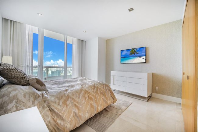 APT-2605 - 1643 Brickell Ave, Condo with 2 bedrooms, 3 bathrooms and null parking in Miami FL | Image 11