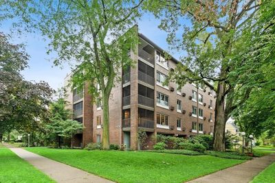 2C - 2324 Central Street, Condo with 2 bedrooms, 2 bathrooms and 1 parking in Evanston IL | Image 1