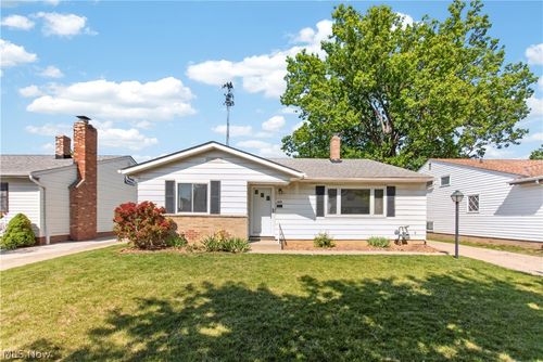 317 E 312th St, Willowick, OH, 44095-3626 | Card Image