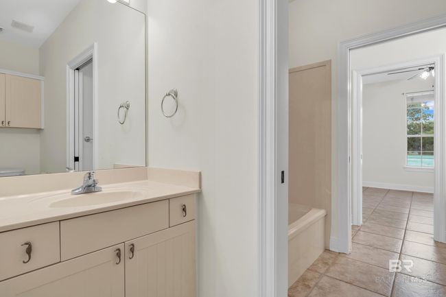 Jack and Jill Bathroom | Image 39