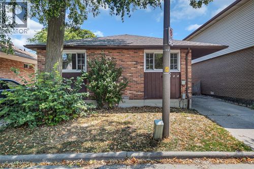 1366 Bayswater Cres, Windsor, ON, N8S4K7 | Card Image