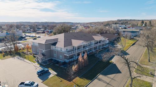 739 2nd St Nw, Valley City, ND, 58072-2700 | Card Image