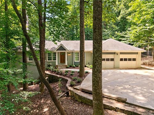 415 Forest Hills Dr, Sandy Springs, GA, 30342-2333 | Card Image