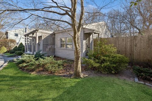 22 Pine Crest Ln, Sag Harbor, NY, 11963-2718 | Card Image