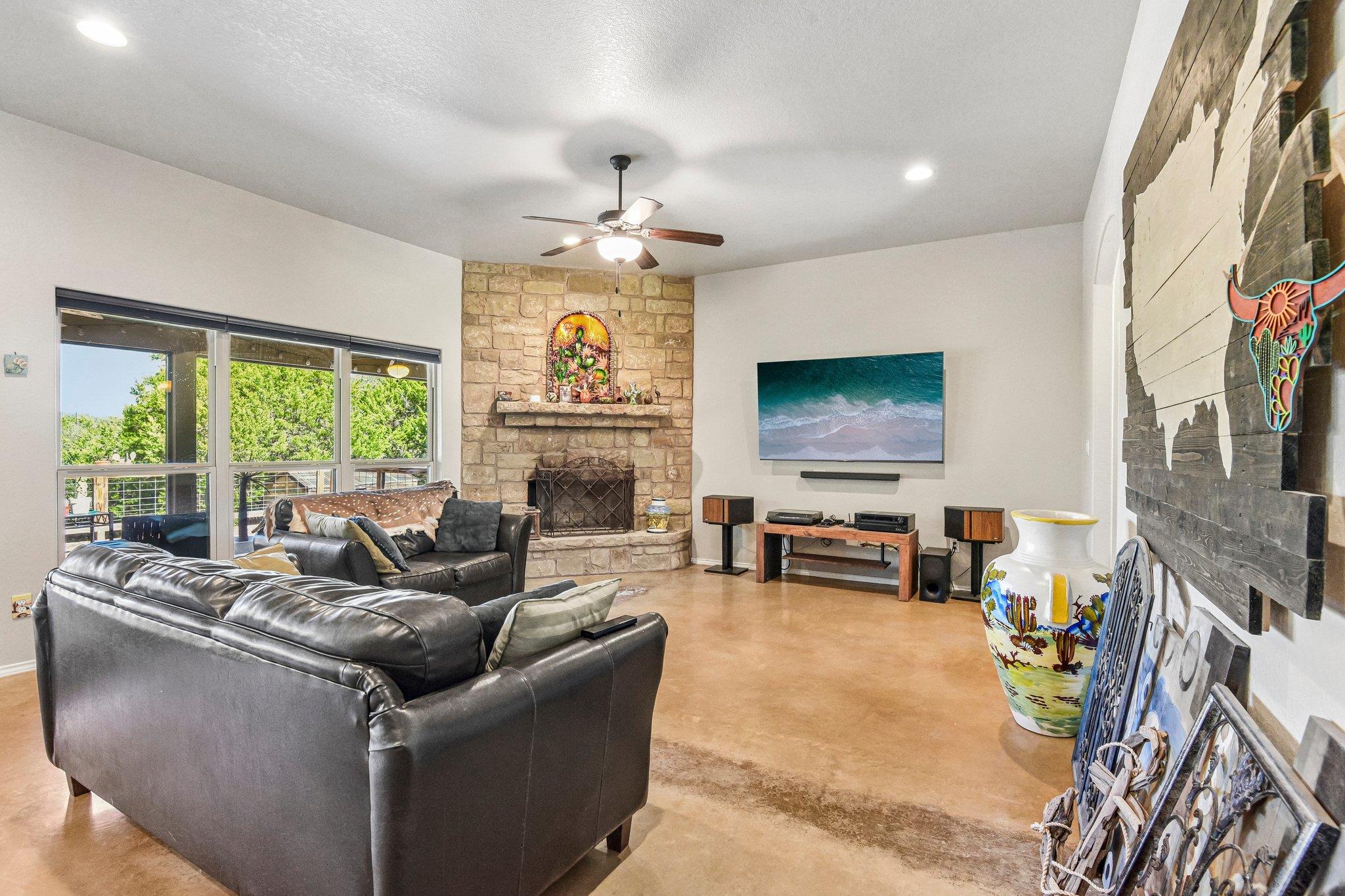 Residential Lease in Fischer 4