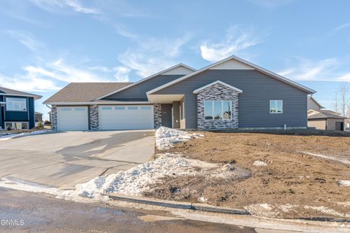 3914 Robinson Cir, Bismarck, ND, 58503-6560 | Card Image