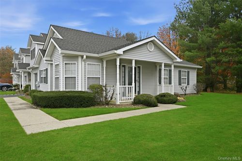 12 Merrimack Rd, Smithtown, NY, 11787-1858 | Card Image