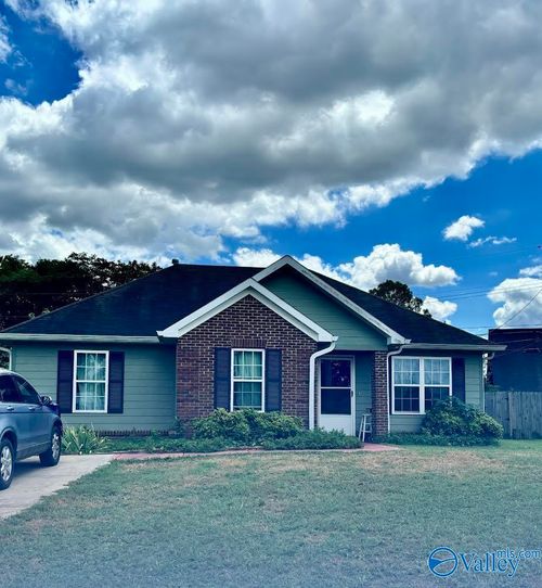 102 Ne Wilkenson Drive, Huntsville, AL, 35811 | Card Image