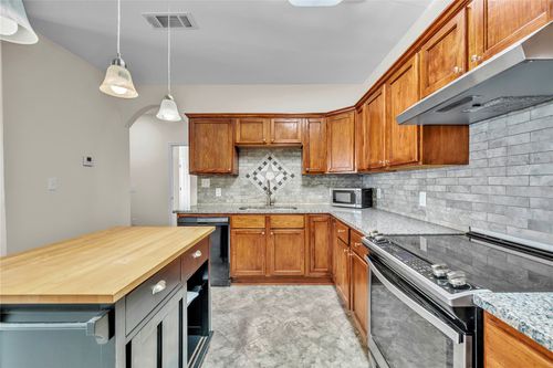 170 Interstate Dr, Buda, TX, 78610-2135 | Card Image