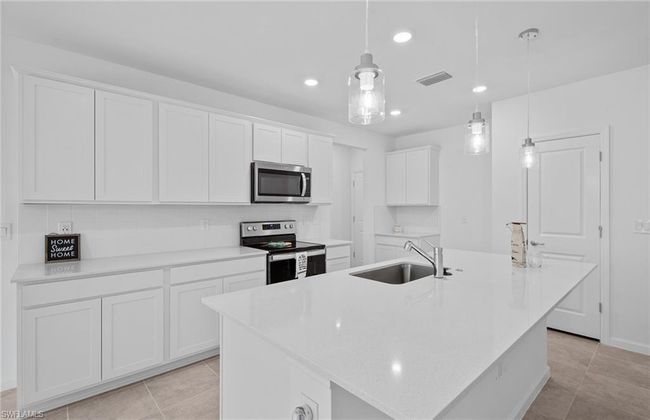 1661 Lake Jessup Cir, Townhouse with 3 bedrooms, 3 bathrooms and 1 parking in CAPE CORAL FL | Image 9