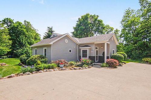 520 Wolverine St, Manchester, MI, 48158-9567 | Card Image