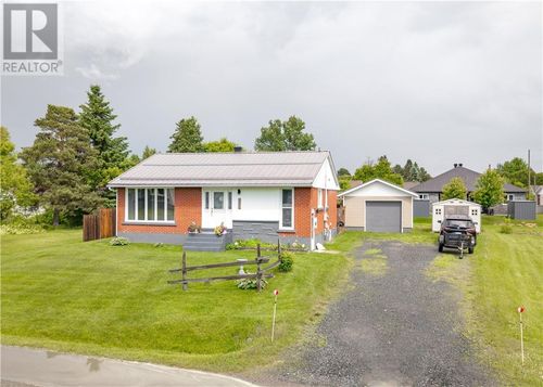 4490 Elizabeth Cres, Val Therese, ON, P3P1S7 | Card Image