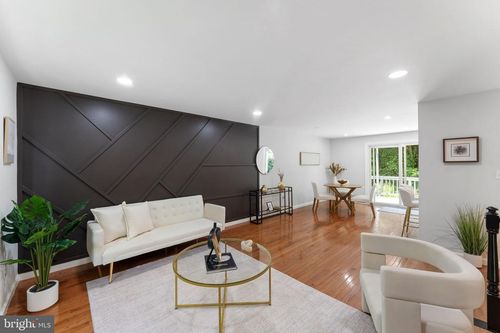 9117 Hunting Pines Pl, Fairfax, VA, 22032-1464 | Card Image