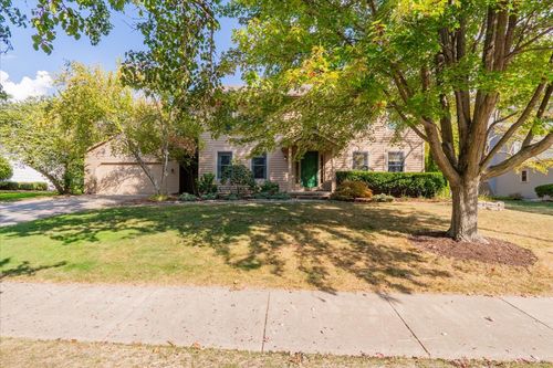 10 Inverness Dr, Bloomington, IL, 61701-2046 | Card Image