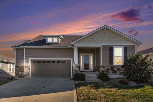 9213 Kenton St, Lenexa, KS, 66227-2833 | Card Image