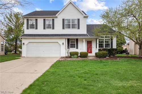27070 Glenside Ln, Olmsted Twp, OH, 44138-3172 | Card Image
