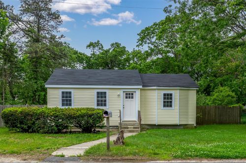47 Lake Dr, Wyandanch, NY, 11798-3406 | Card Image