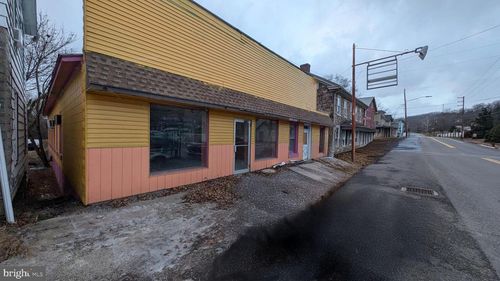 39 N Market St, MILLERSTOWN, PA, 17062-9572 | Card Image