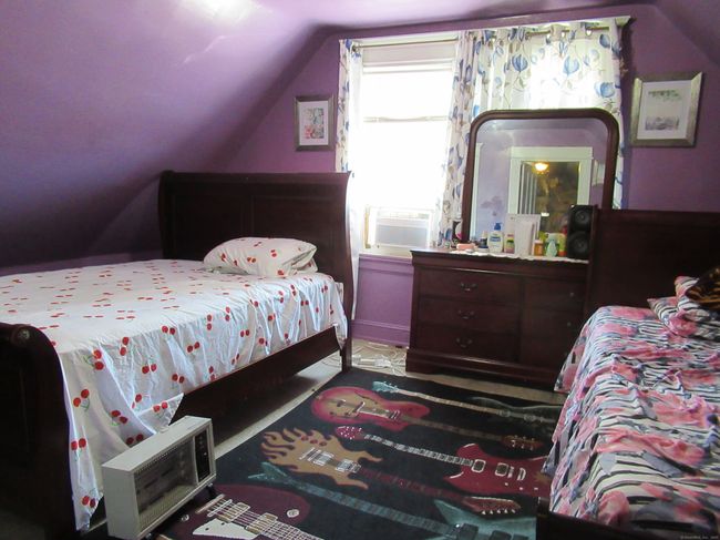 137 Clifford St, Home with 6 bedrooms, 3 bathrooms and null parking in Bridgeport CT | Image 15