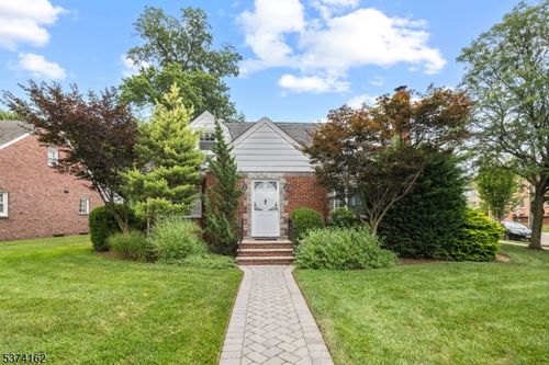 3 Glenwood Ave, Leonia, NJ, 07605-1301 | Card Image