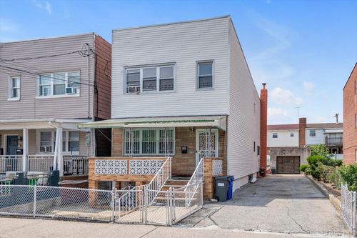 1222 E 92nd Street, New York, NY, 11236 | Card Image