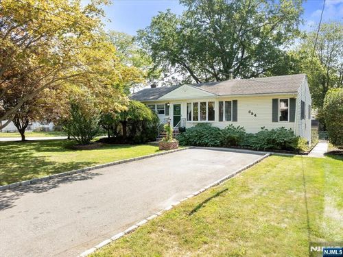 654 Woodbridge Avenue, Woodbridge, NJ, 07001 | Card Image