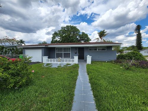 8301 Nw 25th Ct, Sunrise, FL, 33322-2939 | Card Image