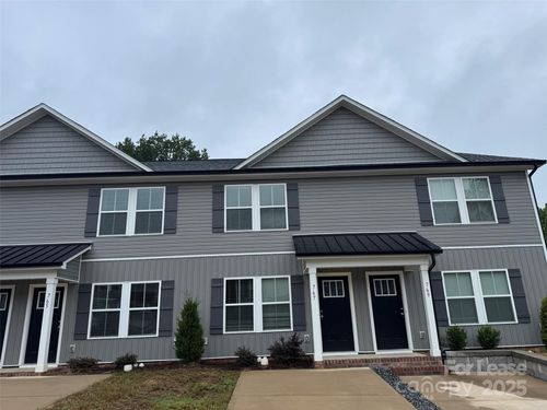 767 Hillside St, Kannapolis, NC, 28083-5231 | Card Image