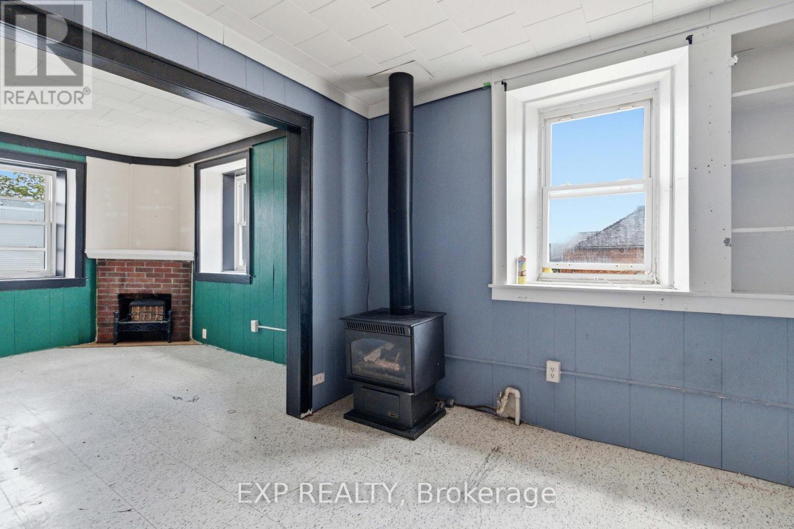 Residential Lease in Norfolk (Simcoe) 2