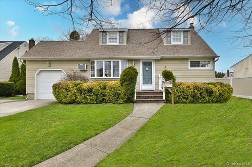 20 Willow Dr, Massapequa Park, NY, 11762-1437 | Card Image