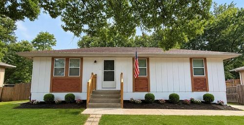 2106 S Owings St, Oak Grove, MO, 64075-9011 | Card Image