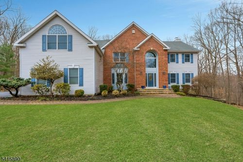 5 Adams Ct, Martinsville, NJ, 08836-2392 | Card Image