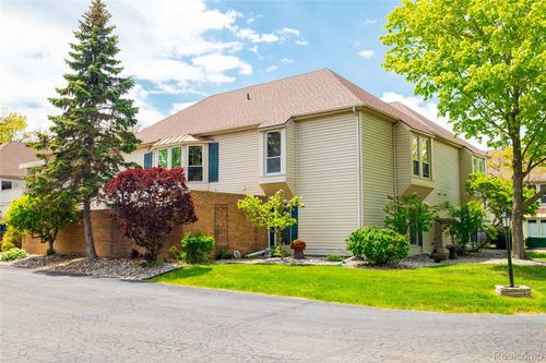 22-8095 Colony Drive, Grosse Ile Township, MI, 48138 | Card Image