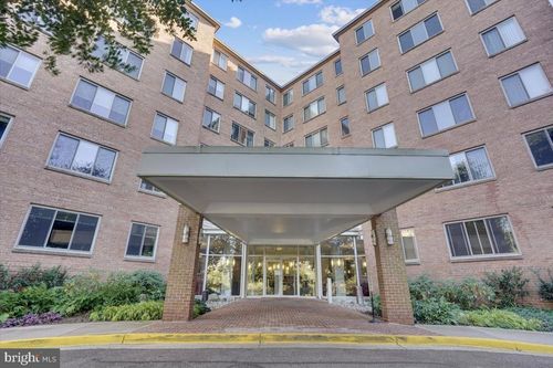 c605-3000 Spout Run Pkwy, ARLINGTON, VA, 22201-4230 | Card Image