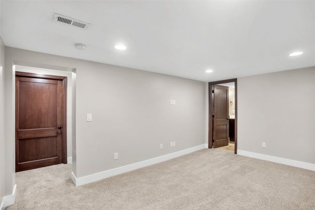 1034 66 Th St, Home with 4 bedrooms, 3 bathrooms and null parking in Windsor Heights IA | Image 33
